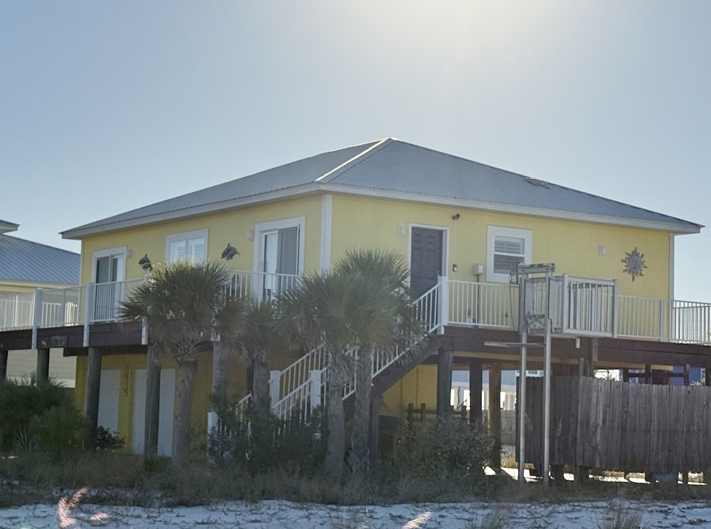 Seaside Bungalow 1 Bedroom Home