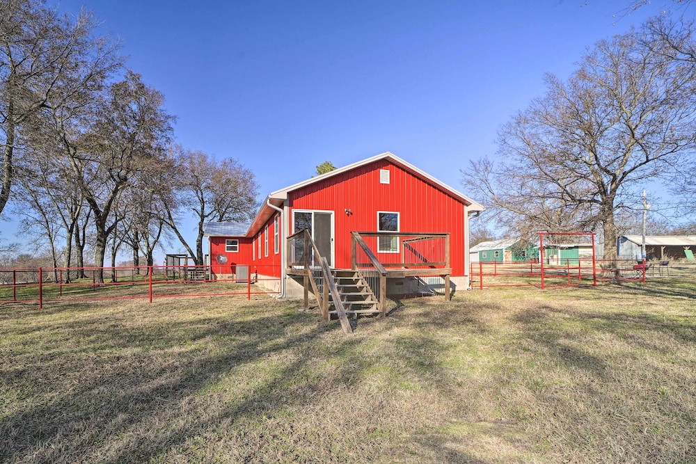 Claremore Country Home w/ Large Yard & Grill! view 2