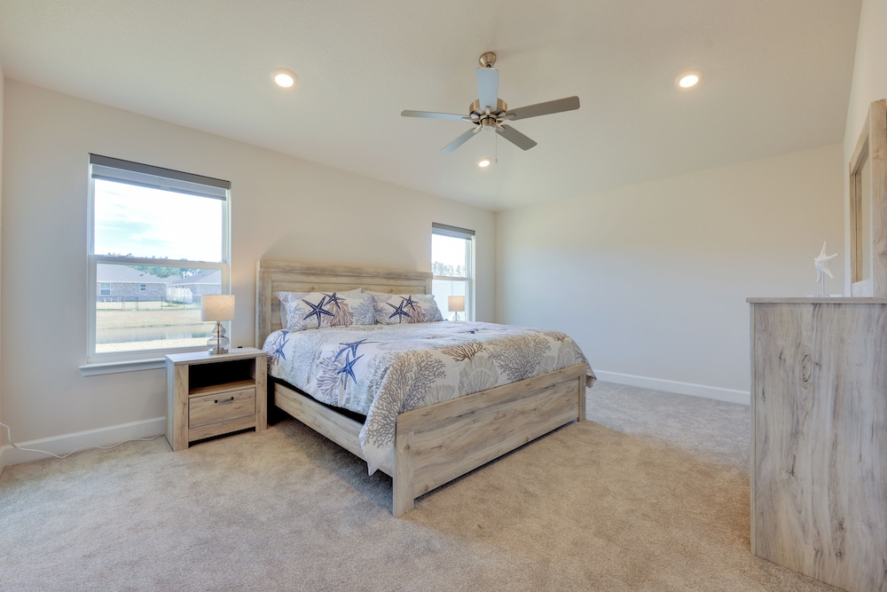 11 Mi to Ocean: Home w/ Pool Access in Palm Coast