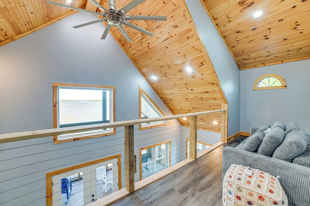 Game Room & Screened Porch: Kentucky Lake Retreat!
