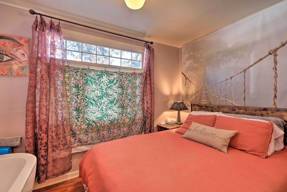 'the Purple House' Apt in Downtown Flagstaff! view 3