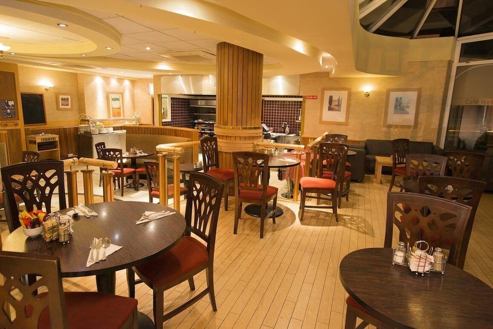 Ennis Vacations - Treacy's West County Conference  Leisure Centre - Property Image 1