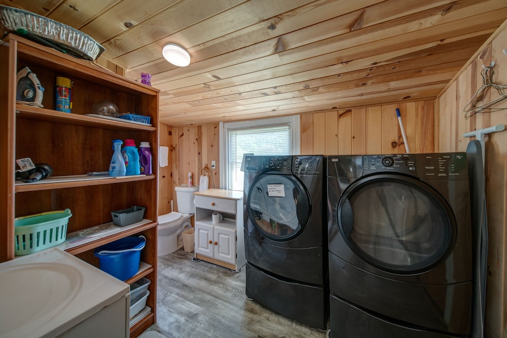 Moonshiner's Cabin Minutes From Two Wheels! view 3