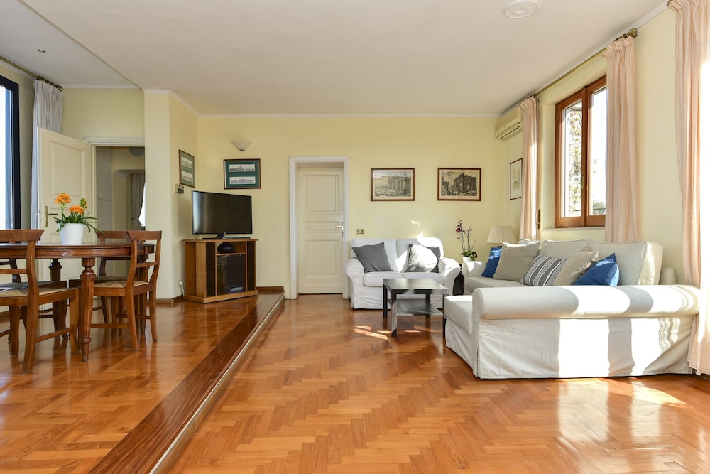 Rome at Your Feet Apartment with Terrace