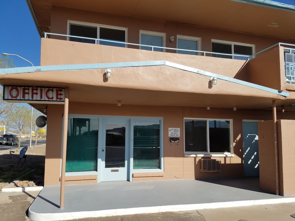 Leisure Lodge Motel