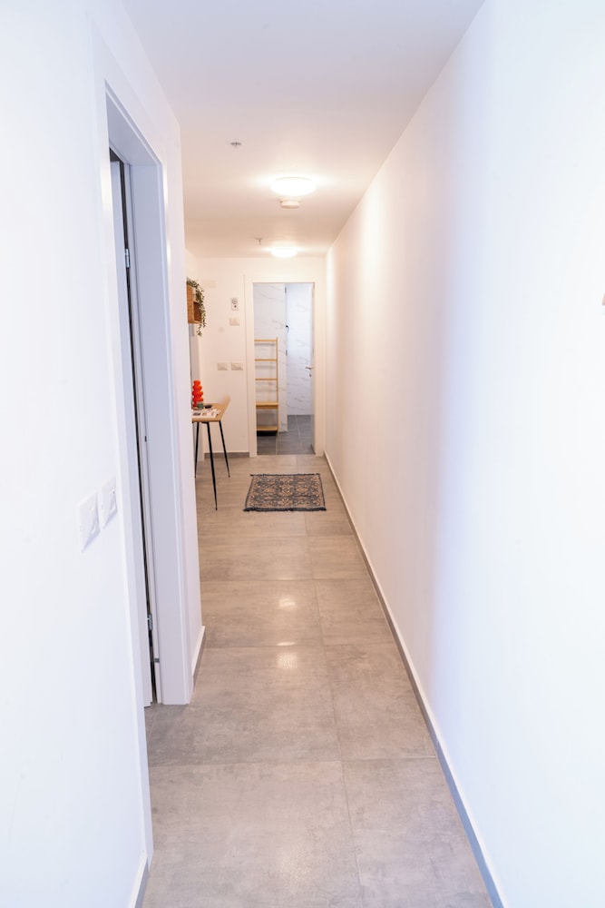 3BR Skyline Retreat on the 24th Floor