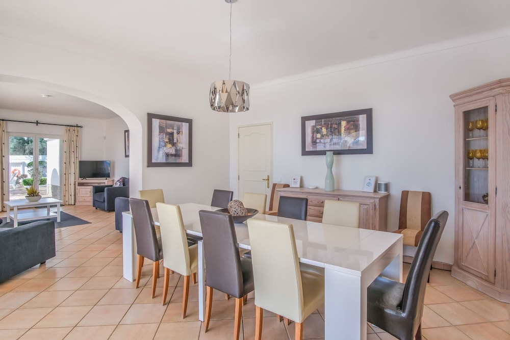 Vale Verde in Lagos With 6 Bedrooms and 4 Bathrooms