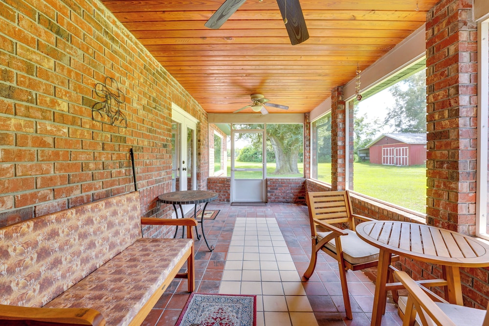 Welcoming Home w/ Yard on 20 Acres in High Springs