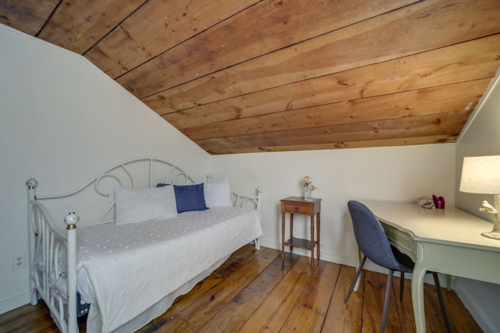 Restored Candler Log Cabin ~ 11 Mi to Asheville! view 4