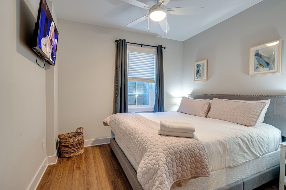 Mesmerize Melrose - Mins to Broadway - 2 Bedrooms