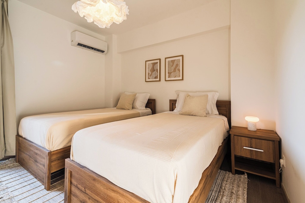 City Center Modern Boho Stay