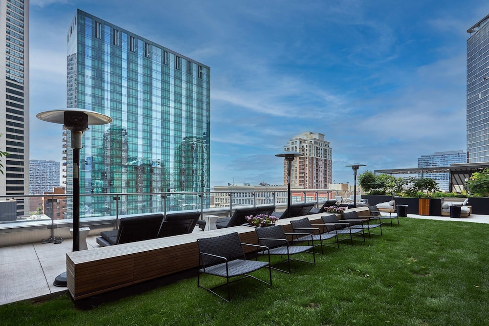 Lux 67fl Apt Lake Views Top Residential Sky Deck