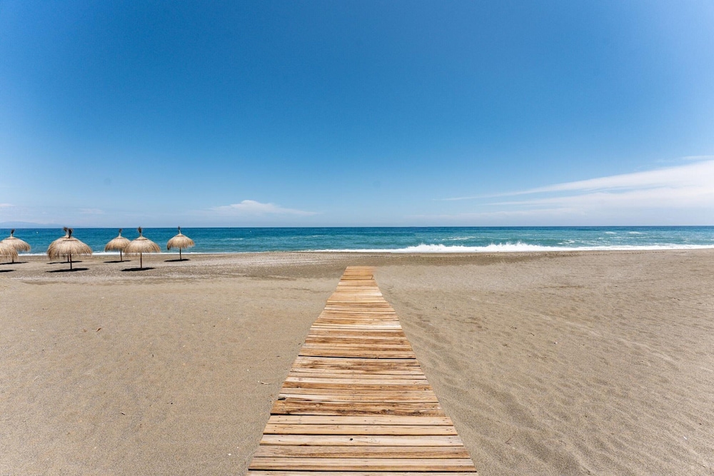 Beachfront Apartment -don Juan Manilva