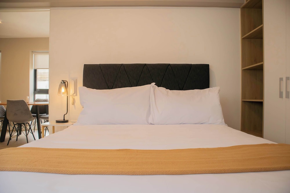 w Astounding 1BR in San Isidro