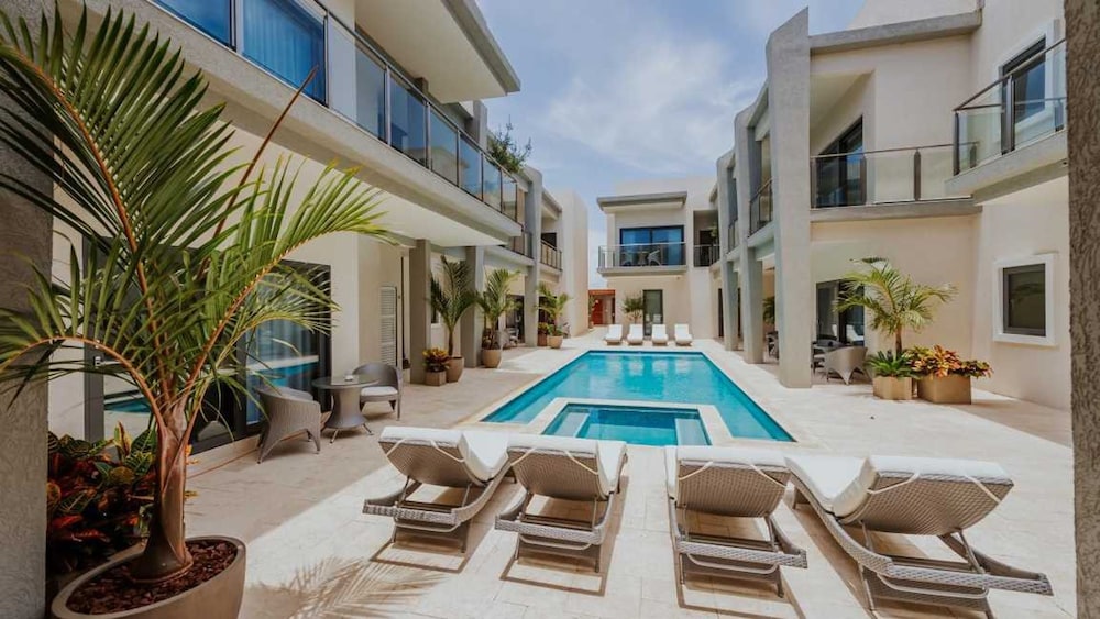 Waykiri Modern Condo 3 Bed 2 Bath Walk to Marriott
