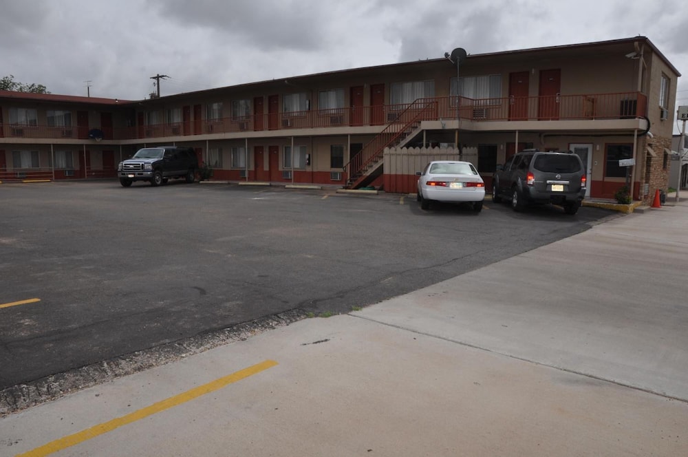 Budget Inn view 4
