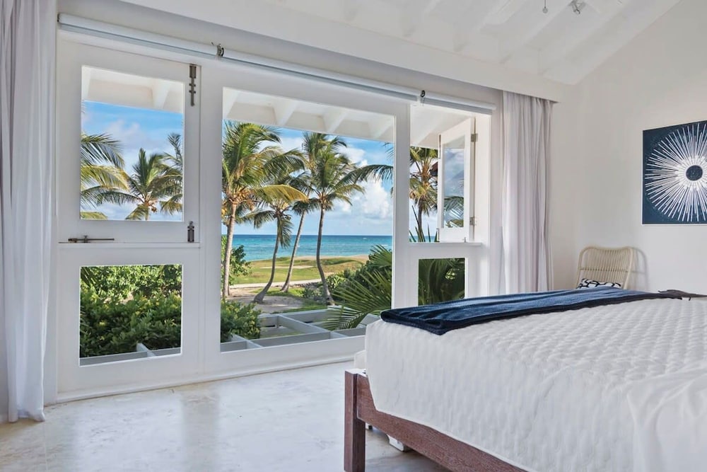 Oceanfront Golf Course Estate w Pool Guest House