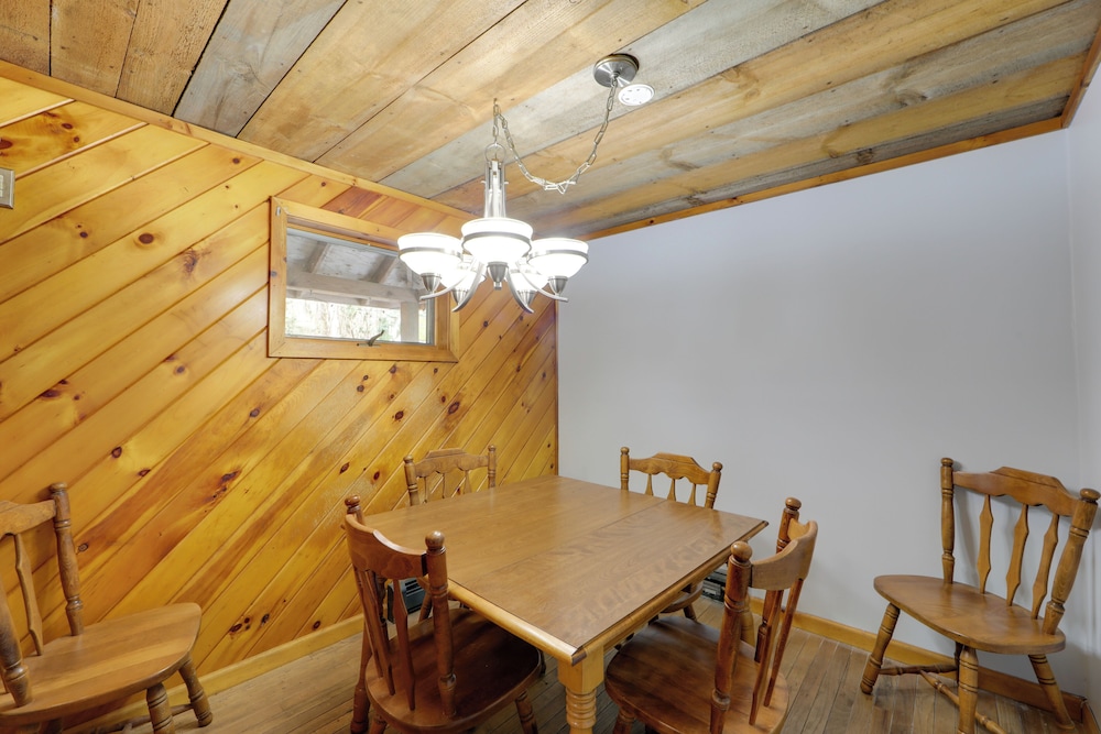 Fall Festival Retreat: Cabin w/ Deck & Yard!