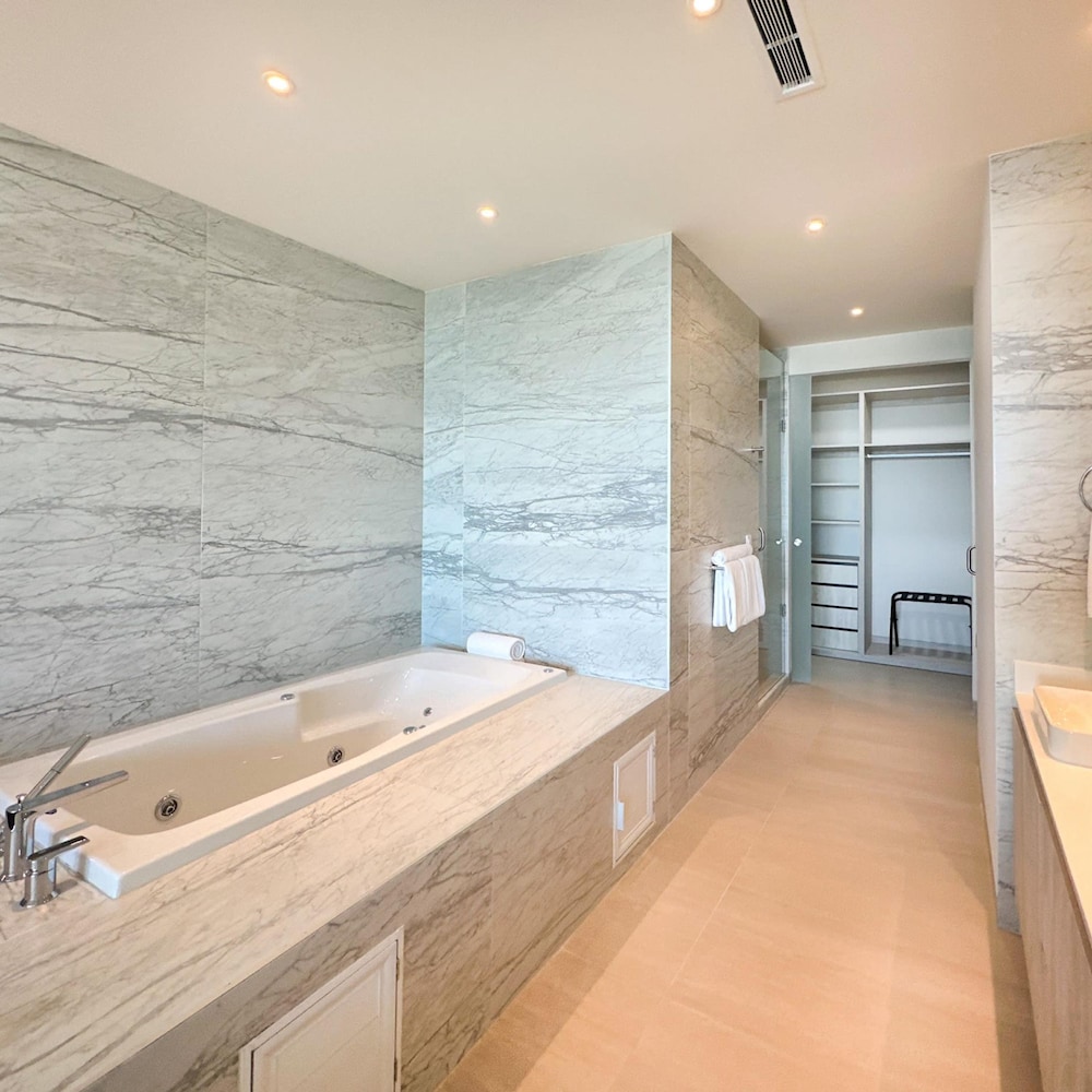 Brand New 6 Bedroom Penthouse