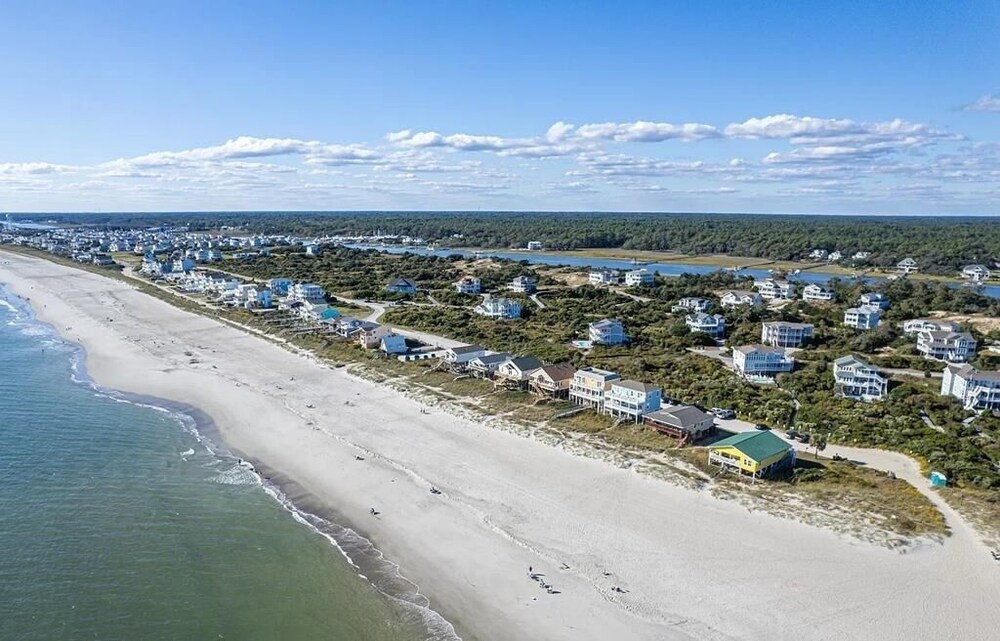 Sea It All 2 Bedroom Home by RedAwning