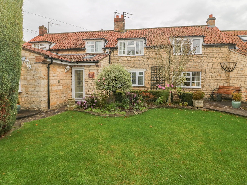 22 Beckside view 3