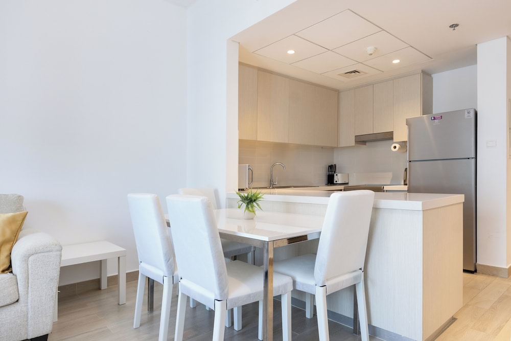 Bloomfields Luxurious 2Br Water Edge