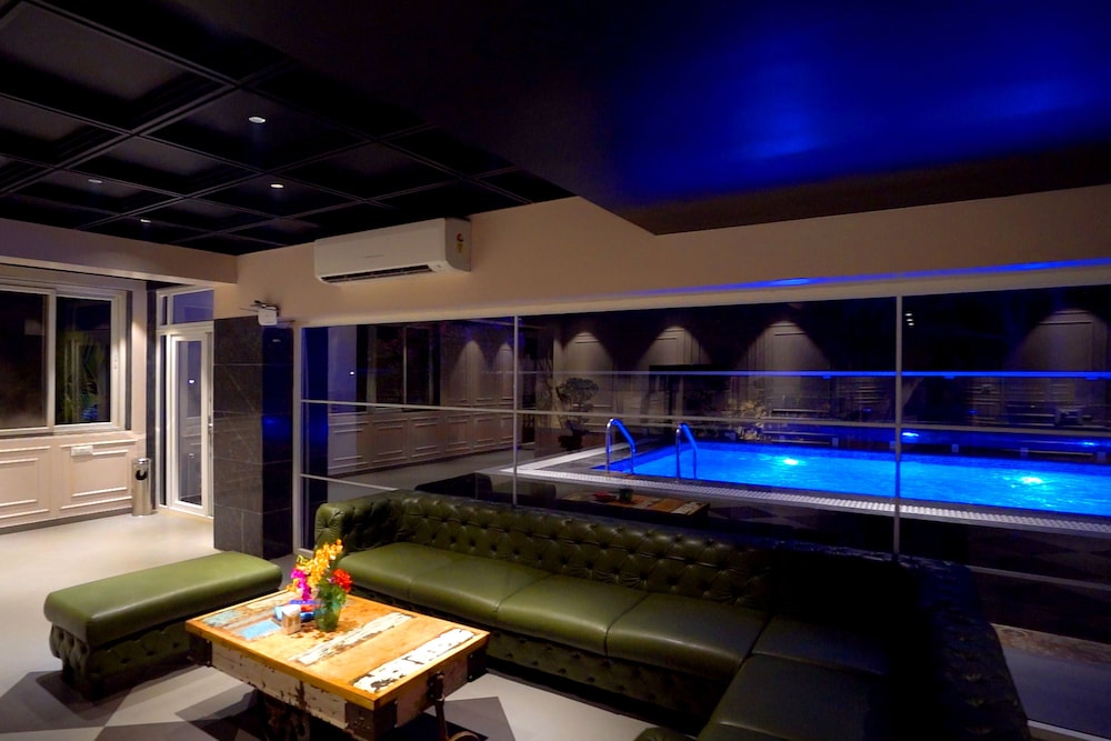 Red Door Villa by Shiloh Stays Igatpuri
