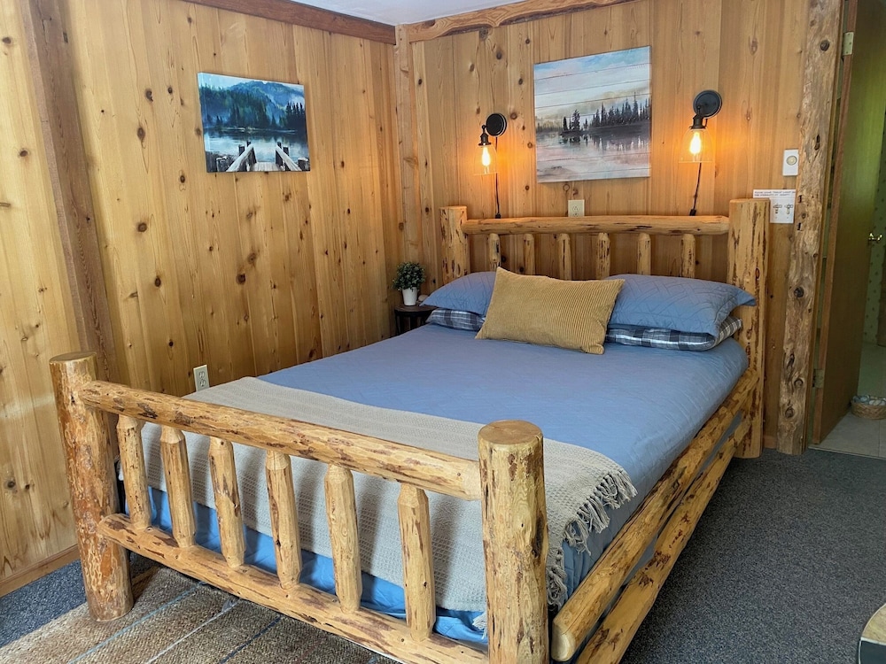 Manitou Lodge