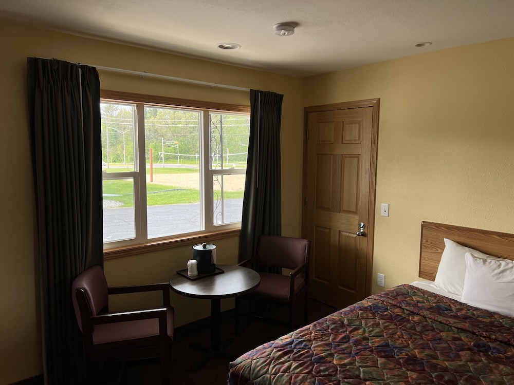 All Star Inn & Suites