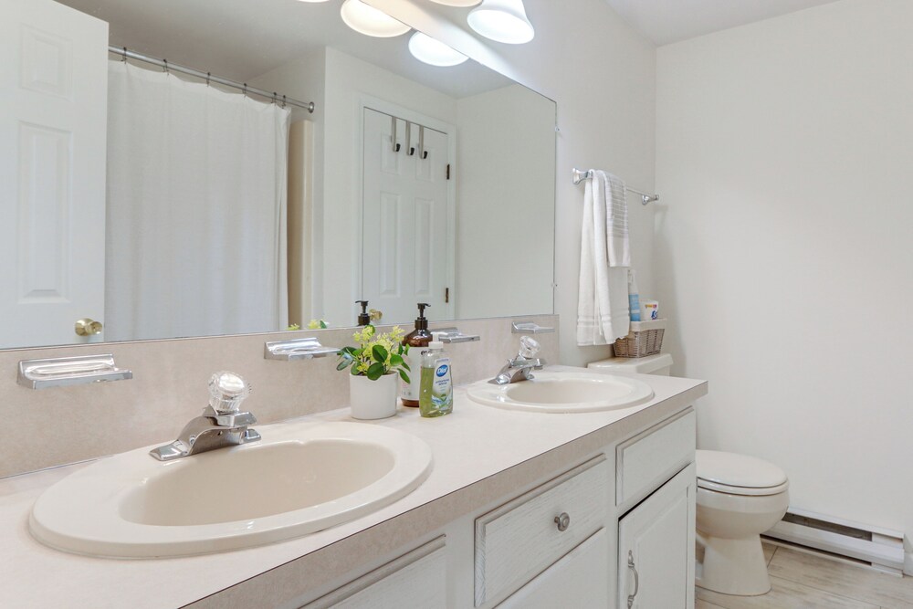 Mtn-view Pleasantville Home on 100 Acres!