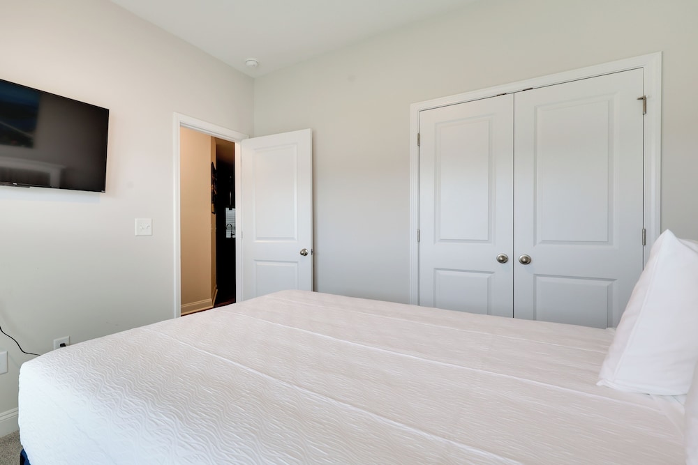 3 Mi to Sand & Surf: Ocean Isle Beach Retreat!