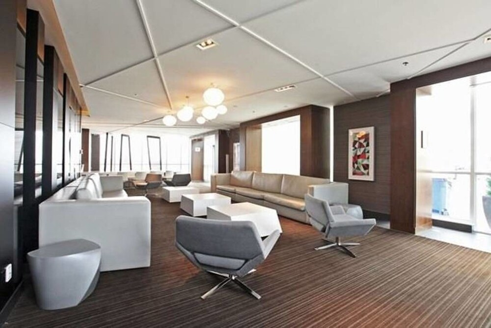 Executive 2 Bedroom Condo Across CN Tower photo 5