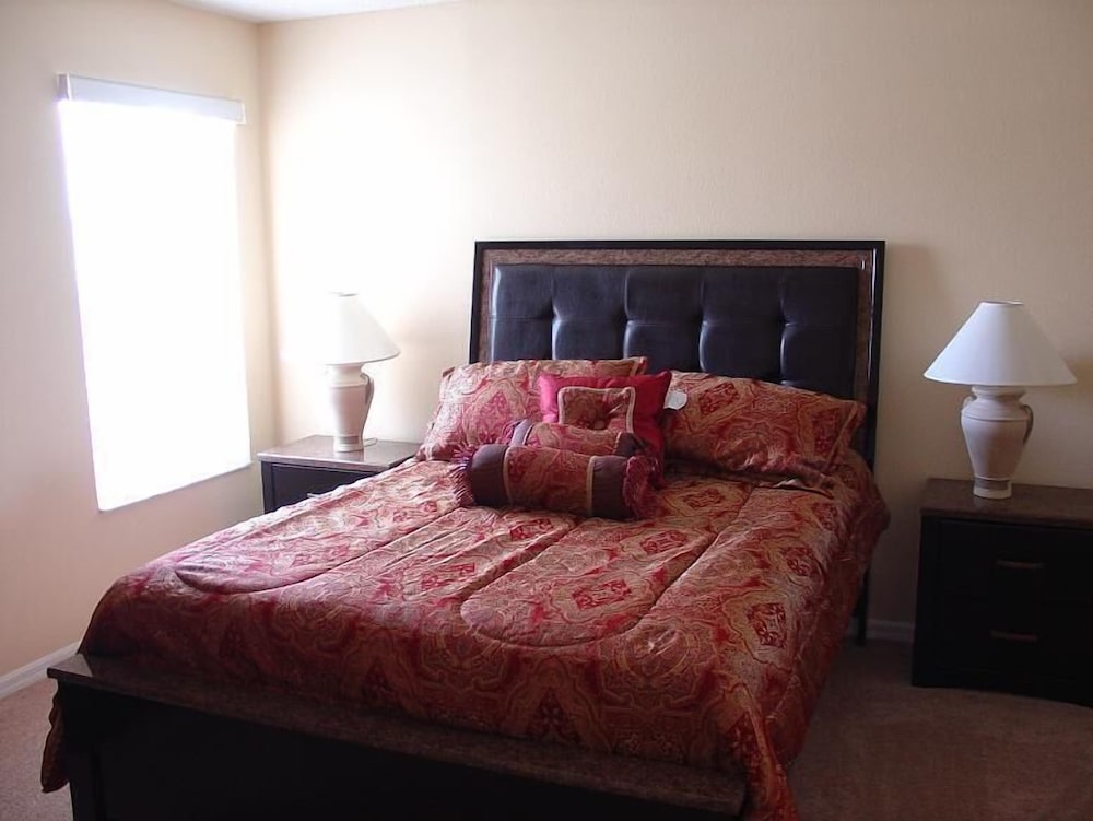 Ahr208 - Hampton Lakes - 5 Bed 3 Baths Villa view 4