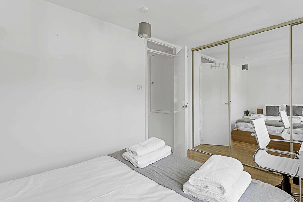 Beautiful Three-bedroom House in Richmond view 5
