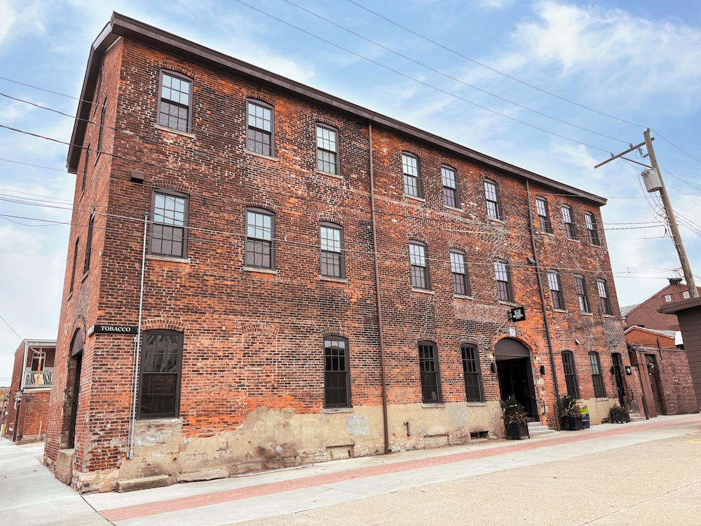 Hotel Pickle Factory Hotel - Image 1