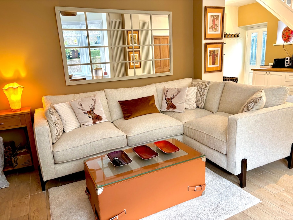 5 Guests - 2 Bedrooms - Free Parking - 1min Beach