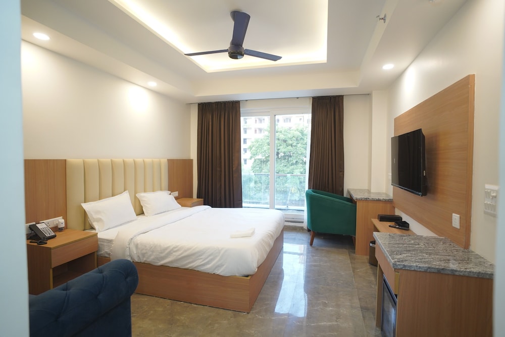 Royal Raven Hotel And Banquet