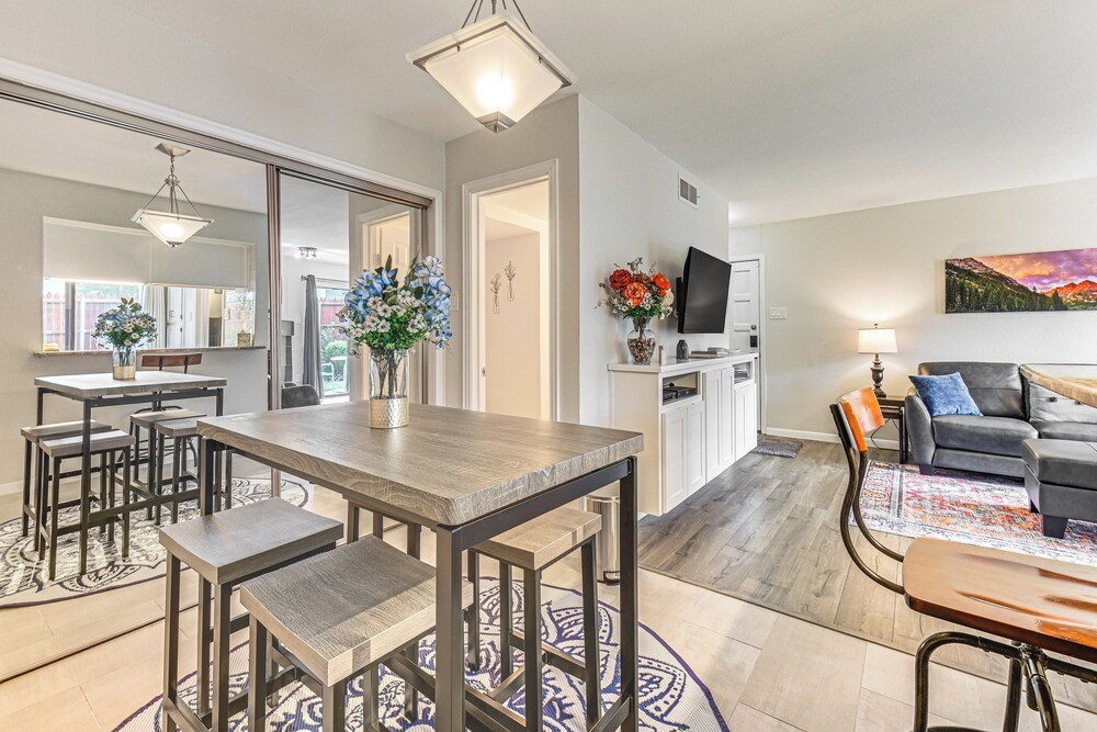 Cozy 2-story Condo Near Galleria in North Dallas!