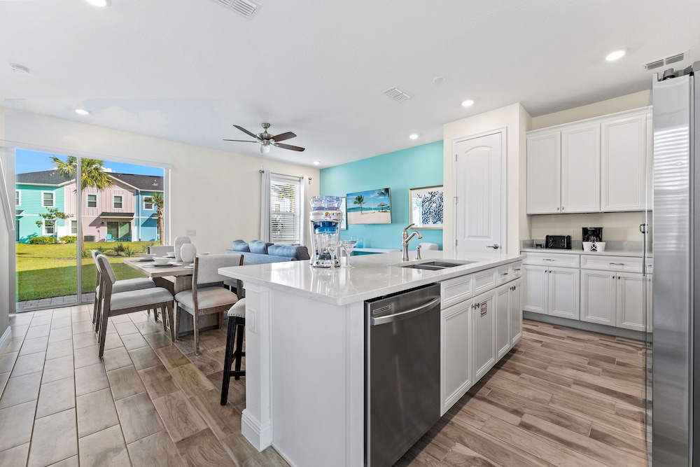 Sunny Breeze At Margaritaville - Image 5