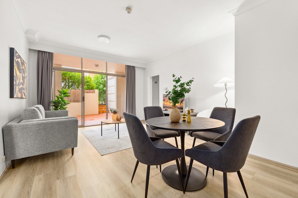 Bright Inner-west Stay With Pool Access