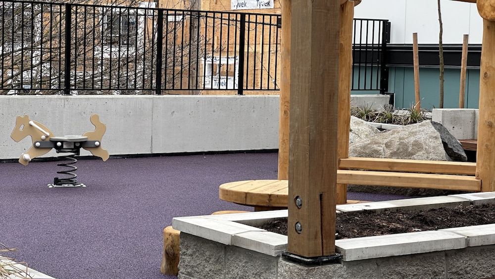 Vancouver Vacations - Ruby Red Cloud Homes Vancouver - Property Image 20