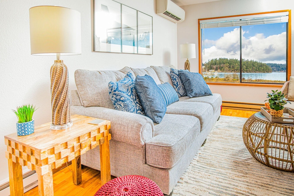 Cornet Bay Cottage in Oak Harbor