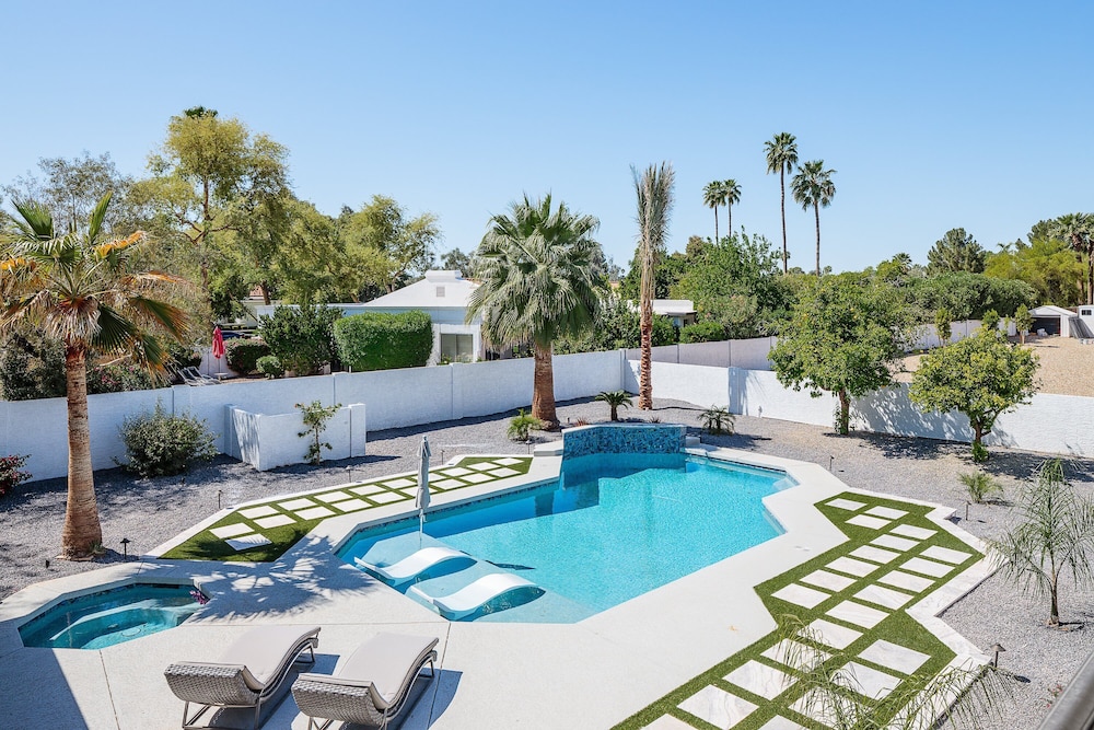 Luxe-paradise Palace-pool-spa-guest House & More!