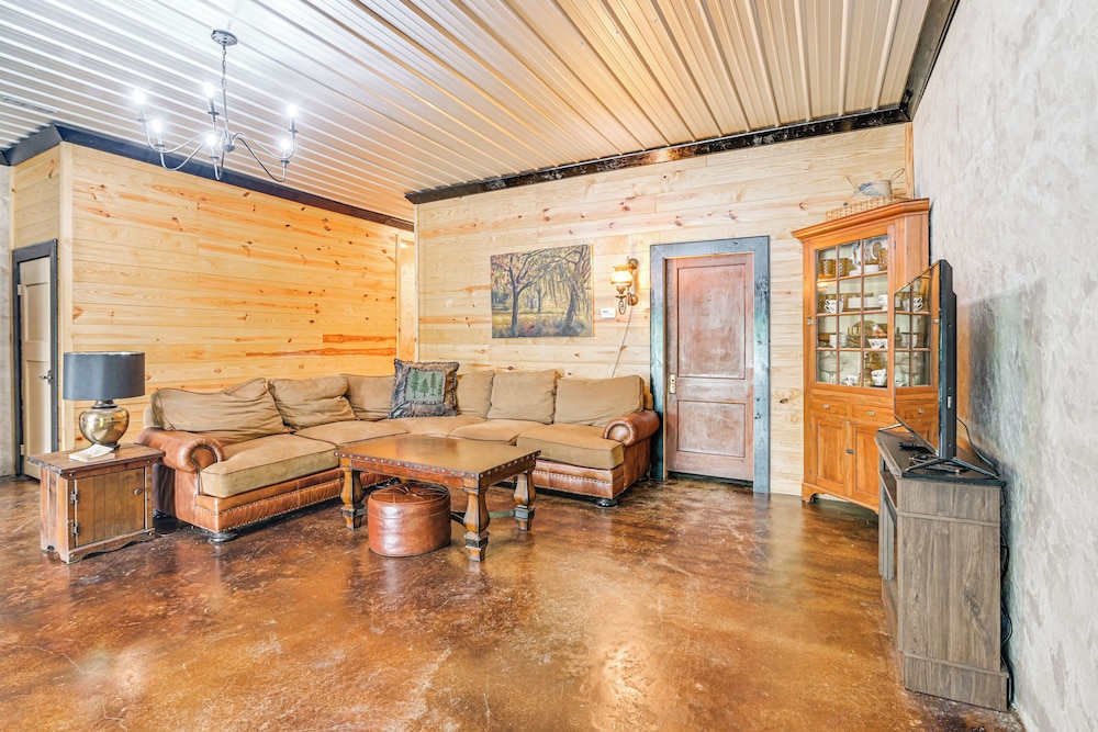 Upscale Getaway on Smith Lake w/ Boat Dock