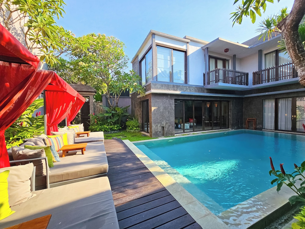 SEMINYAK ICON by Karaniya Experience