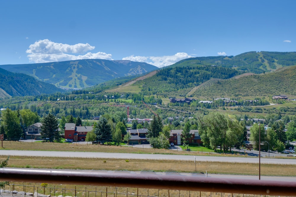 Tranquil Avon Vacation Unit w/ Luscious Views view 3