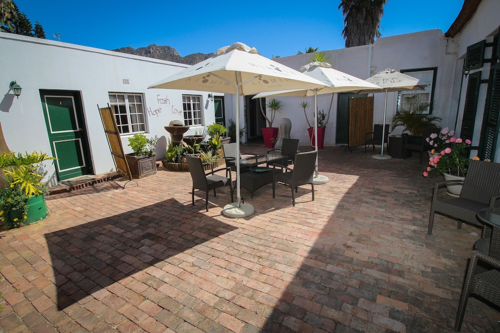 Four Oaks Guesthouse