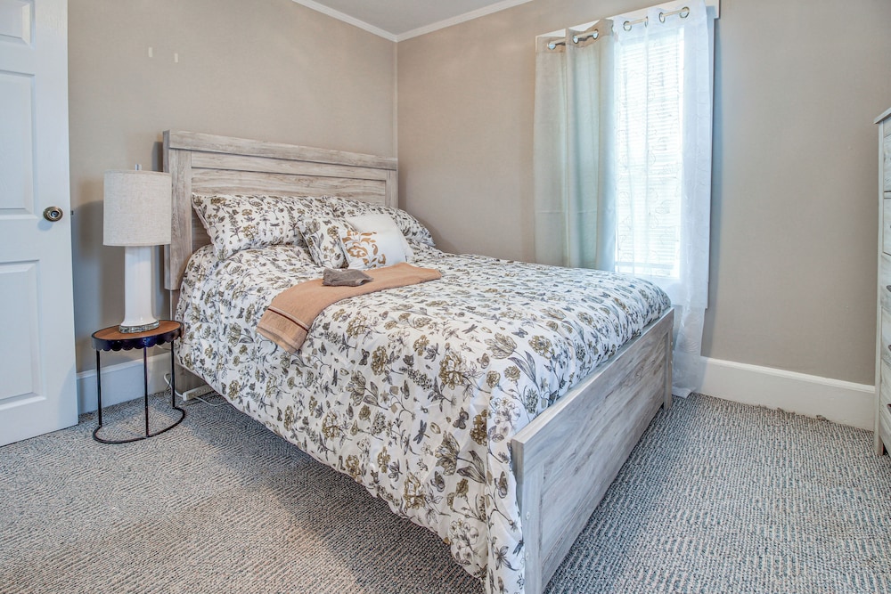 Private Patio: Cargo District, Dtwn Wilmington Apt