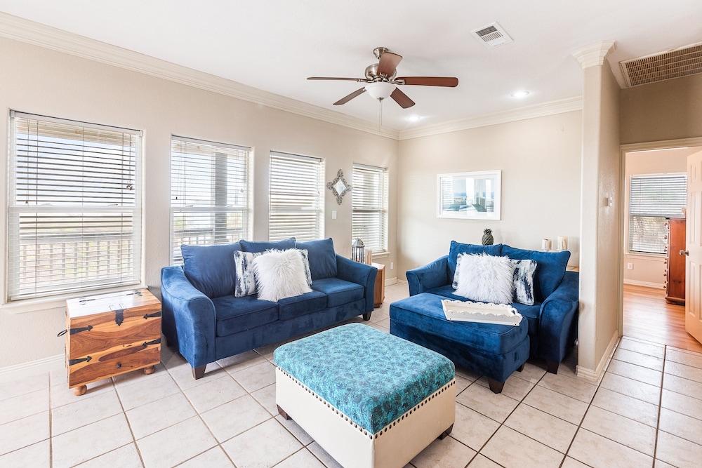 Beach Front Baby Ocean Views, Golf Cart & Pet Friendly!