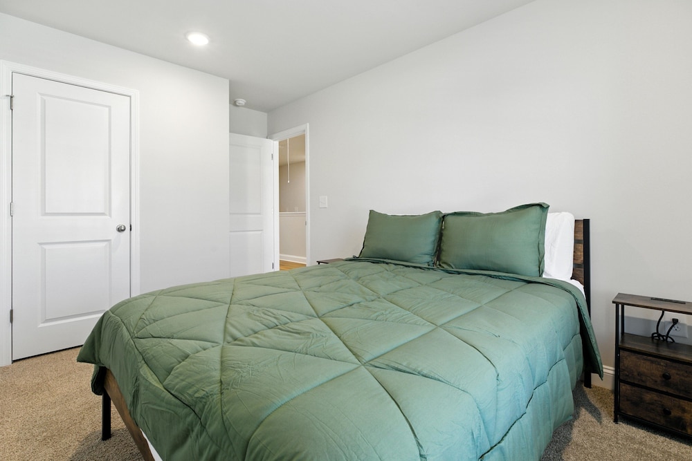 Charming Easley Retreat With Private Yard 3 Bedroom Townhouse